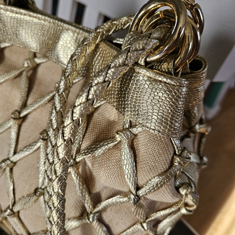 Tianni Metallic Gold Woven Bucket Bag - Picture 3 of 15